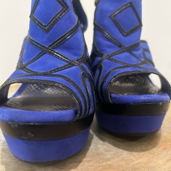 Sexy Stappy Ankle Indigo Suede Platform Heel. 5” heel. Size 9 - Picture 8 of 8